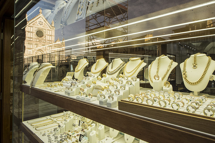 Cellini Gold high jewelry entrance